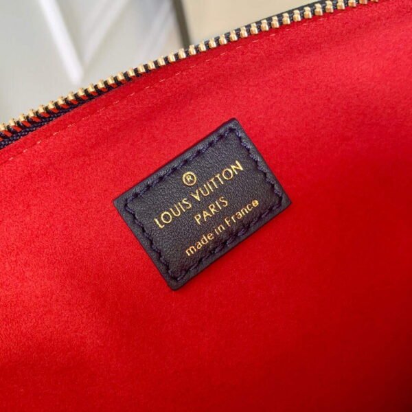 002CB048-5C00-4F51-BC5B-0036EE0B7404.jpg Louis Vuitton Coussin PM M21353