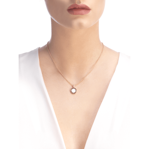 005A0505-7B64-10C2-3B67-9AA47A3185F7.png NECKLACE