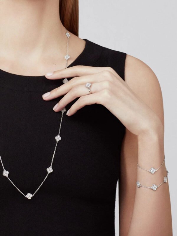 016CD621-CA70-15BF-805F-47B6DD375E09.jpg Sweet Alhambra bracelet, 6 motifs