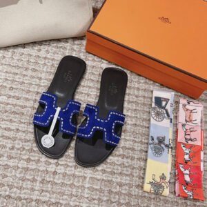 02369E2B-C576-4727-AD94-B083352FCE14.jpg Hermes Women's Oran Sandal