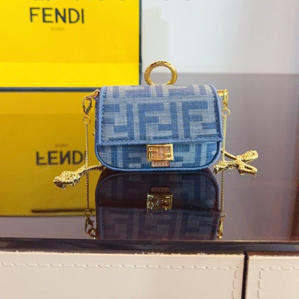 02540011-7114-BE94-9978-3EA4AB7CDF2B.jpg Fendi Nano Baguette Charm