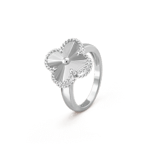 02EBEC8D-3776-0495-A95D-1A2B8B209E85.png Vintage Alhambra ring