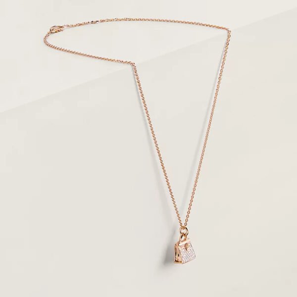 049701B9-F622-2F9A-CB3A-E0E5A3ABECB0.jpg Amulettes Kelly pendant