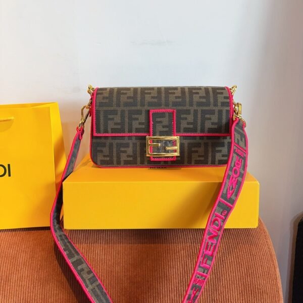 Fendi Baguette Medium - Black Embroidery