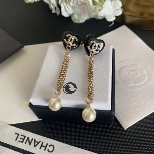 05CB569B-BCA4-ADFA-616B-023929ABB5CC.jpg cc Earrings