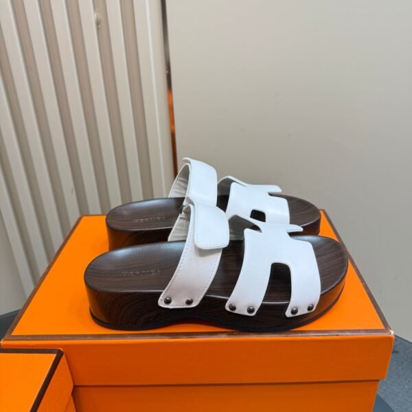 063E7F14-A3D4-AF74-FF66-078BB683379B.jpg Hermes Women's Chypre Sandal