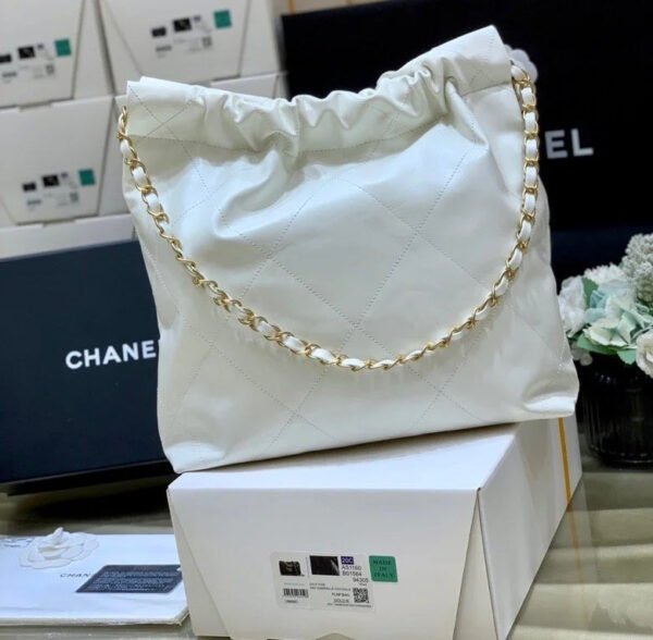 068BEADB-F96C-6670-F0BA-4B509FF00235.jpg Chanel 22 Handbag White For Women 14.4in/37cm AS3261 B08038 10601