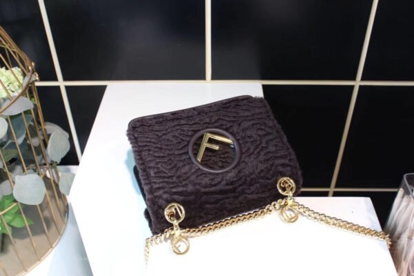 074827FC-E300-FD8F-D81D-0B07C2A1B504.jpg Fendi Kan I F Bag