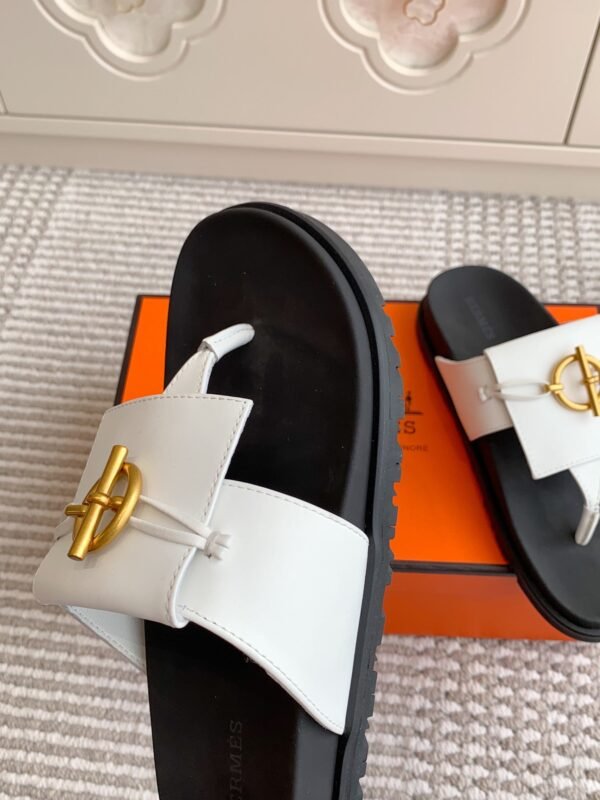 097F13E3-029F-43EE-6833-4DD4D96E8E53.jpg Hermes Unisex Chypre Sandal