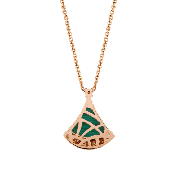 09E49DE5-DC26-C154-9EDF-1729A2C3D8A7.png Divas Dream Necklace