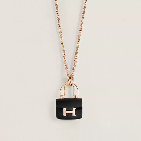 Amulettes Constance pendant