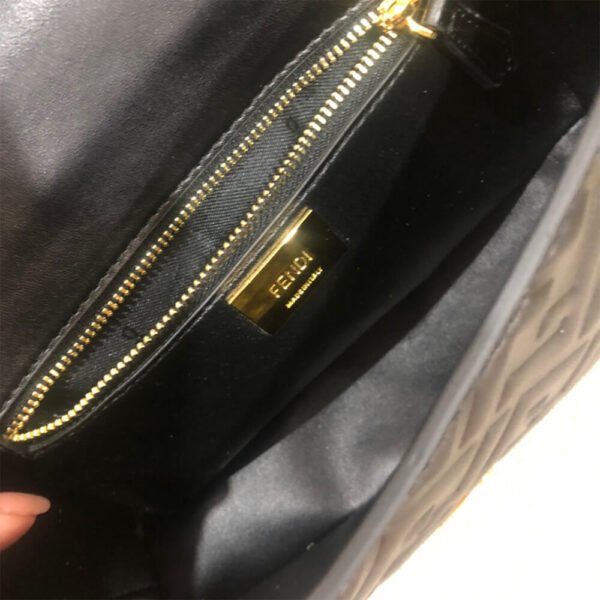 0AF6AFDB-9E18-5A81-6DD9-37830F8D6432.jpg Fendi Baguette Chain Midi