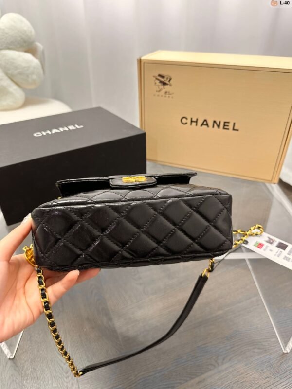 0B26A70F-4FA9-895E-430A-58FF99D83F7E.jpg Chanel 23C Hobo New Gold Coin Bag
