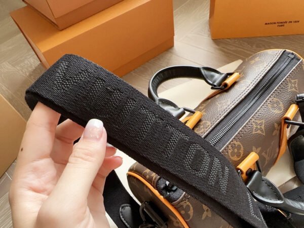 Louis Vuitton M46687 Keepall Bandouli&egrave;re 25