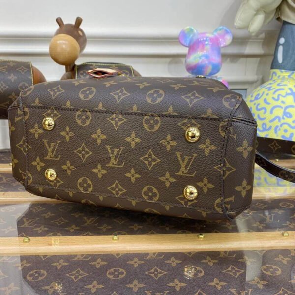 0C77EC16-0CFE-AE84-019C-36C768E80999.jpg Louis Vuitton Montaigne BB M41055