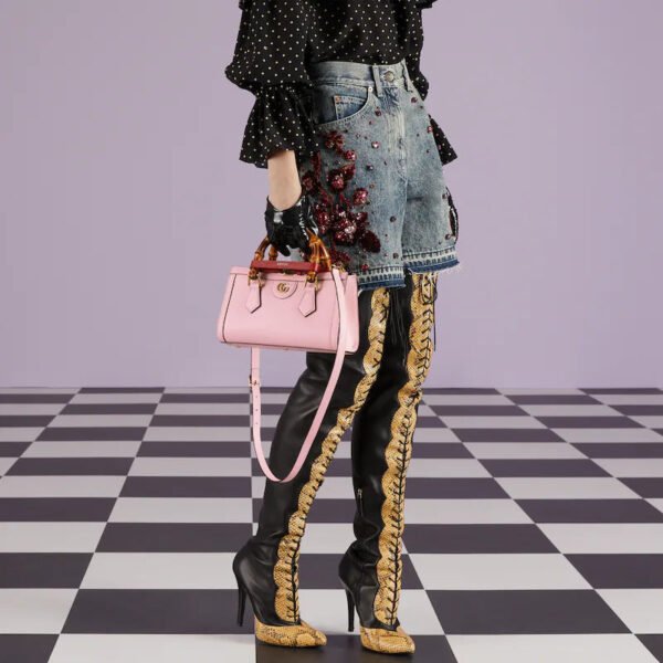 0D54F007-2E7D-BCCD-10B8-2561D621E867_7cd797a3-e45b-409d-b25c-e296fea2ab2a.jpg DIANA SMALL SHOULDER BAG