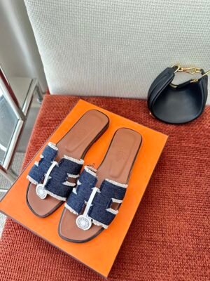 0D9042F8-8EBA-89EF-B0B6-4A37A90E05E1.jpg Hermes Women's Oran Sandal