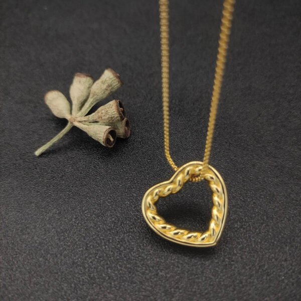 0DC600BE-634B-65FE-240A-F80EC7734A9E.jpg David Yurman Open Heart Cable Pendant in Yellow Gold