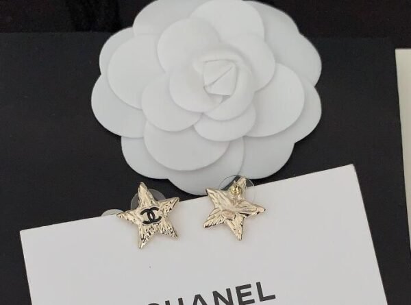 Lava Five-pointed Star Double C Earrings