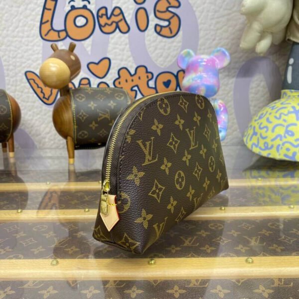 10242124-118E-4418-5345-43B77C16EB82.jpg Louis Vuitton Cosmetic Pouch MM M46579