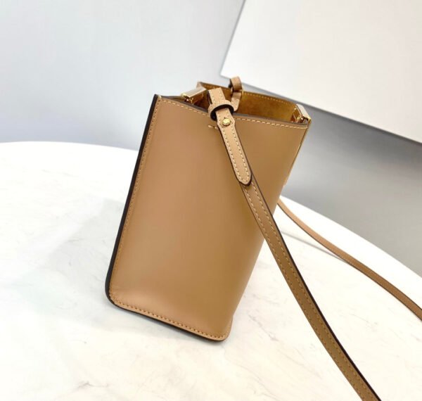 10548834-2CC3-ACD9-3649-43D5BDBD7A8A.jpg Fendi Small Way Bag