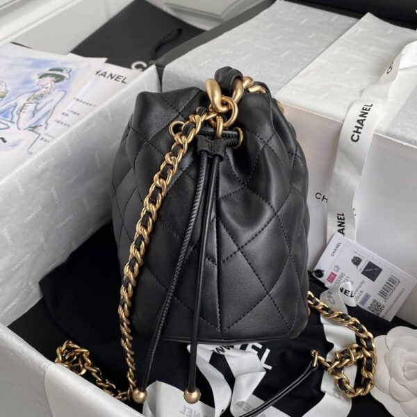 10759A67-75E5-4EEA-344C-97780DA4CDBC.jpg CHANEL Drawstring Bag