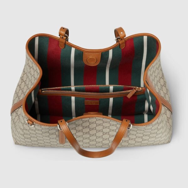 11236231-D827-37D3-FBFC-BECF1DB10204.jpg GUCCI GG Emblem medium tote bag