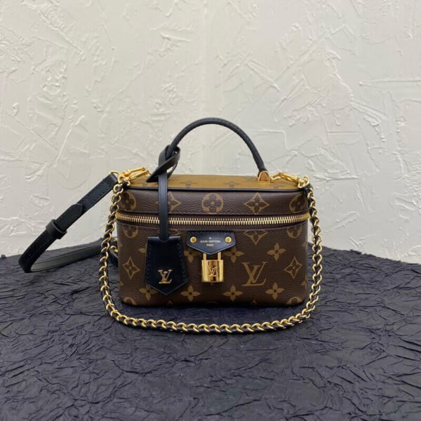 11389C85-79F7-AEF2-F160-059FCFAC5A6D.jpg Louis Vuitton Vanity Chain Pouch M47125