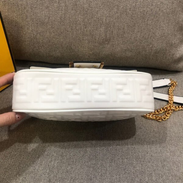 121E6C54-917C-4E9A-DBD4-DF91538524D9.jpg Fendi Baguette Chain Midi