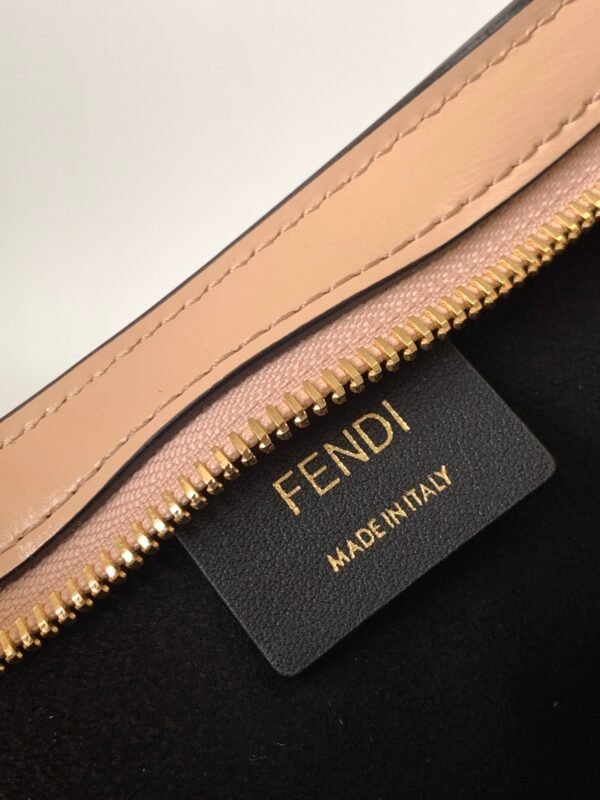 123CEDEA-B037-637A-4106-CEC7BCB099AC.jpg Fendi O'lock Swing Bag