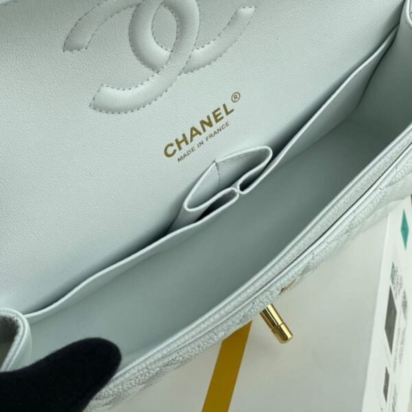 1376A44A-4111-42F2-951A-259038DDCBE6.jpg Chanel Classic Flap Handbag Gold Metal