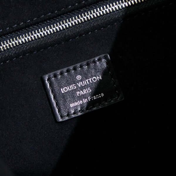 14772601-834D-CC74-6750-2939A82E92ED.jpg Louis Vuitton M24861 CarryAll PM