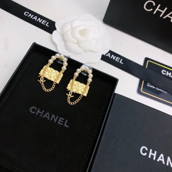 154BCB52-689C-80EC-39C5-E4FC75544B26.jpg cc Earrings