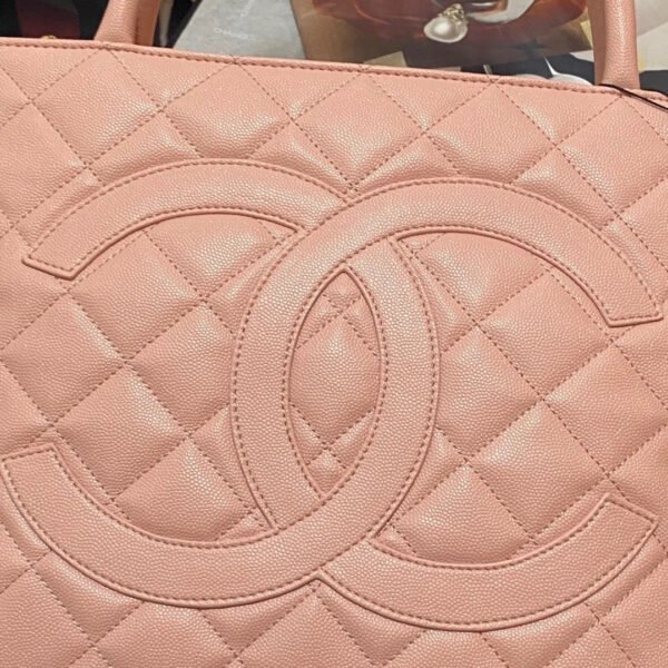 Chanel Medallion Tote Gold Hardware Caviar Pink For Women, Women&rsquo;s Handbags, Shoulder Bags 15.6in/32cm