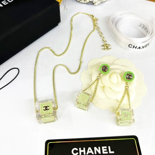 18770125-6339-35BE-B415-A298C9F9936B.jpg cc Earrings