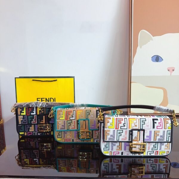 Fendi Baguette Medium - WHITE