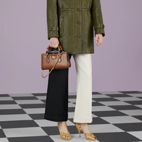 19631B5A-F306-5DC9-4688-970ACD31F551_99c1d693-fd52-4f89-a23c-f7af5feca391.jpg DIANA SMALL SHOULDER BAG