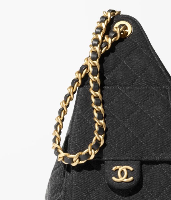 1A252B22-EDD8-C90D-FA53-EE34727BC293.jpg CHANEL 25 small bag(black)