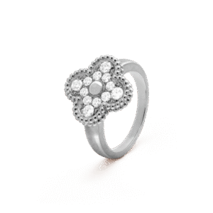 1A2D687A-B545-03B7-E467-3A9F3DD100BD.png Vintage Alhambra ring