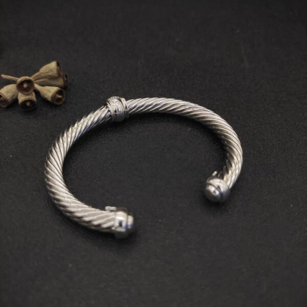 1CFCD288-E3B5-E3D8-EA28-18DC4B5EB09C.jpg Classic Cable Station Bracelet Sterling Silver with Pave Diamonds, 7mm