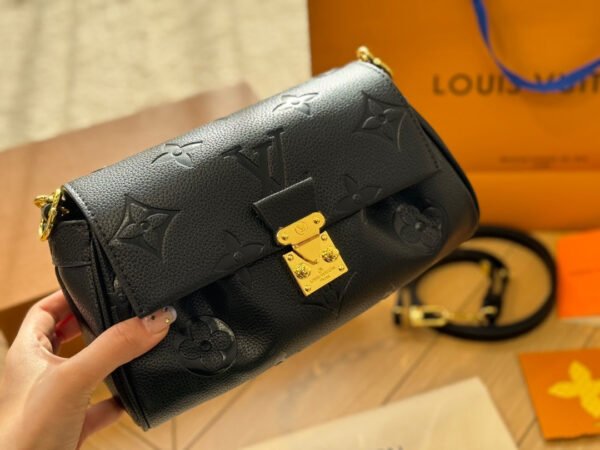 1D727A4D-D30C-89A8-D7C9-7D89B36C80E0.jpg Louis Vuitton Favorite M45813