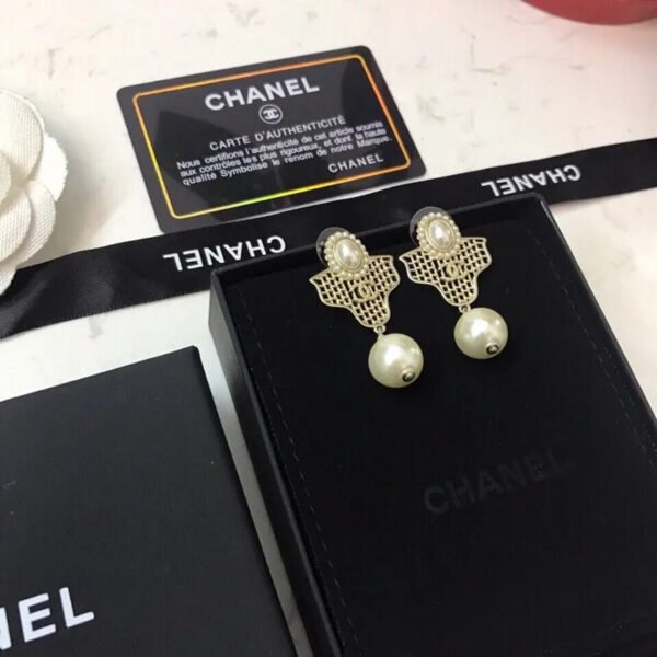 1E650C49-2B2A-67DA-6A17-1BD814CD2AAA.jpg cc Earrings