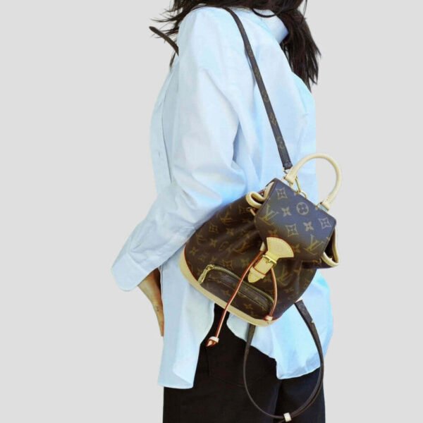 207E499E-B4F2-D551-7112-CE4C9BC574D9.jpg Louis Vuitton Montsouris Mini M11199