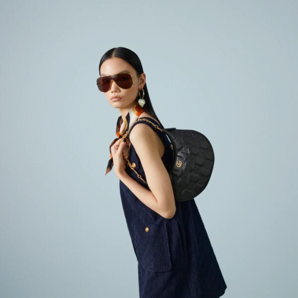 20FAE5EB-BC5D-89A7-2295-5EFCE48E2002_bb976772-2900-493f-863c-e32c1dd71355.jpg MATELASSE SMALL SHOULDER BAG