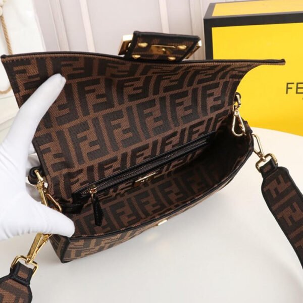 23BD6BC4-7523-033A-2FB5-4D76DEA95C4D.jpg Fendi Baguette