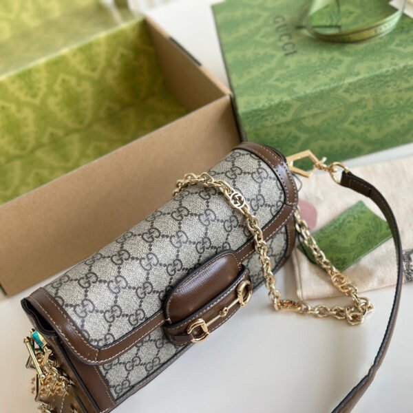 24B2520F-C4CC-AE2C-FA37-27A034E6E526_1cd90d04-89da-4651-8807-006b0a49bf7f.jpg Horsebit 1955 small shoulder bag