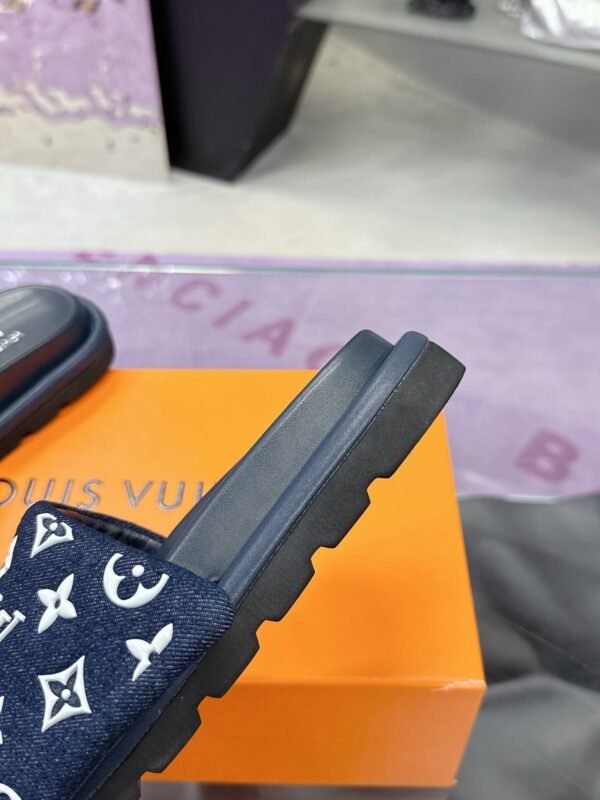 Louis Vuitton Unisex Pool Pillow Comfort Sandal