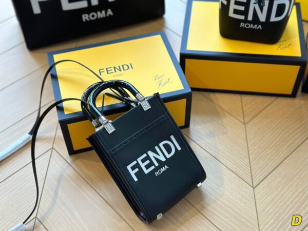 2869777A-617C-C097-F6CA-867C6C528BAD.jpg Fendi Mini Sunshine Shopper