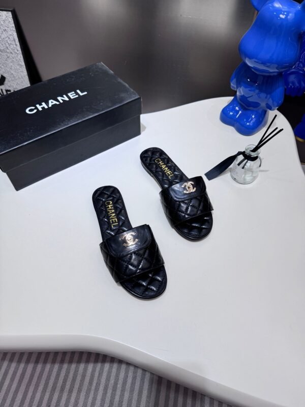 28CB2456-1232-F718-E110-B1791A4430DB.jpg Chanel Women's Logo 25ss CC Sandal