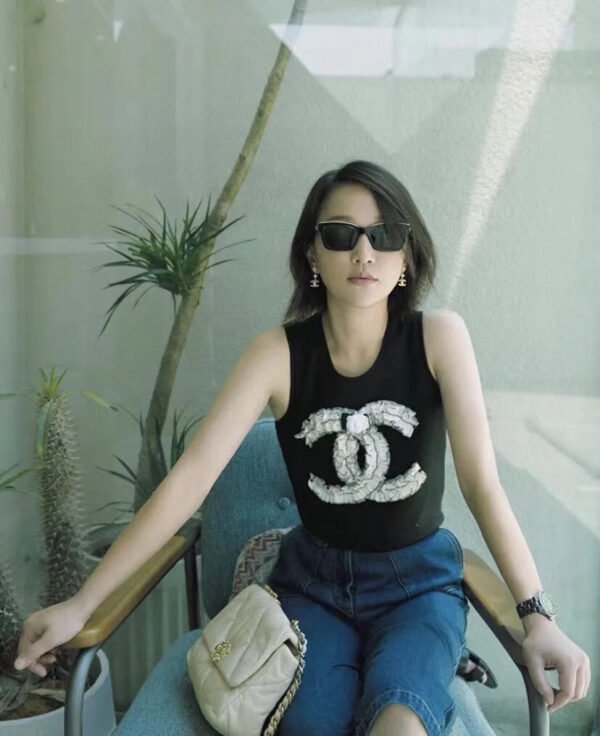 290428BF-83AC-D158-4067-46E152EB658F.jpg CC Earrings 0019